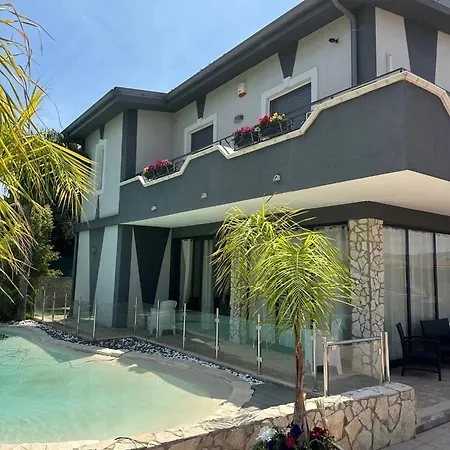 Charming In With Private Pool *