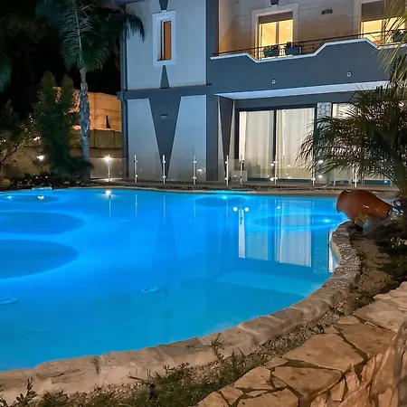 Charming In With Private Pool * フォンターネ・ビアンケ