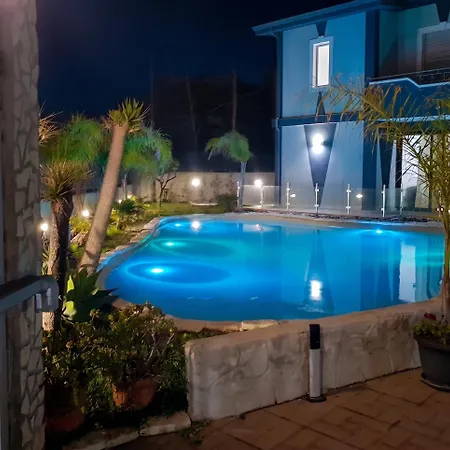 Charming In With Private Pool * フォンターネ・ビアンケ